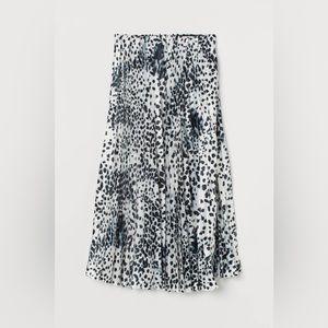 H&M Pleated Skirt